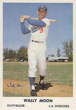 1961 Bell Brand Dodgers Wally Moon #9 Baseball Card
