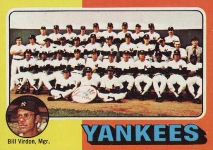 1975 Topps New York Yankees Team #611 Baseball Card
