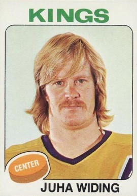 1975 Topps Juha Widing #142 Hockey Card