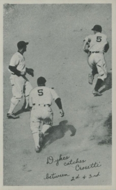 1936 National Chicle Fine Pens Dykes catches Crosetti between 2nd & 3rd #30 Baseball Card