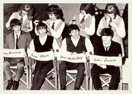 1964 Beatles Movie The Beatles get their famous hair... #30 Non-Sports Card